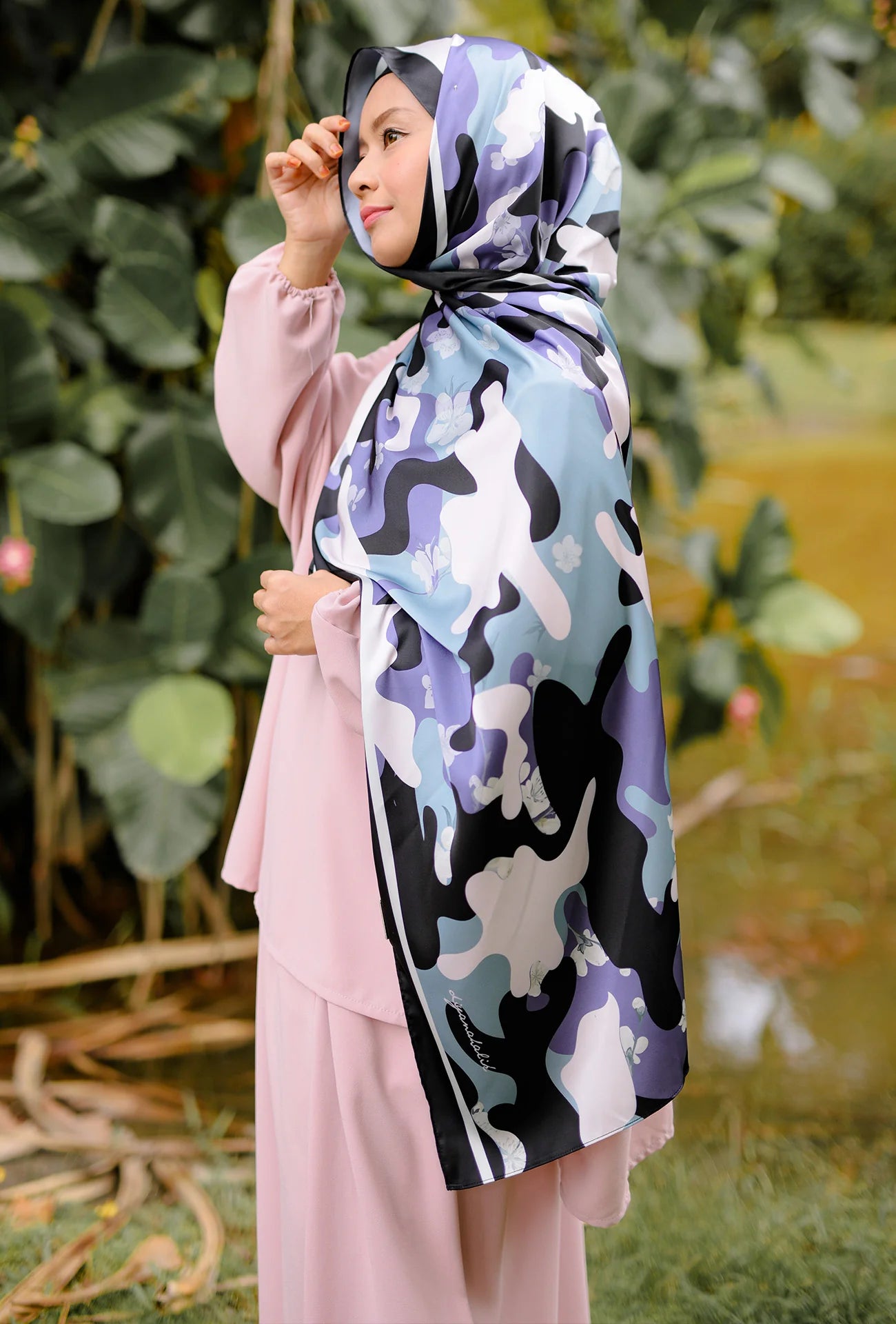 Spring Summer Camo Shawl in Purple Blossom
