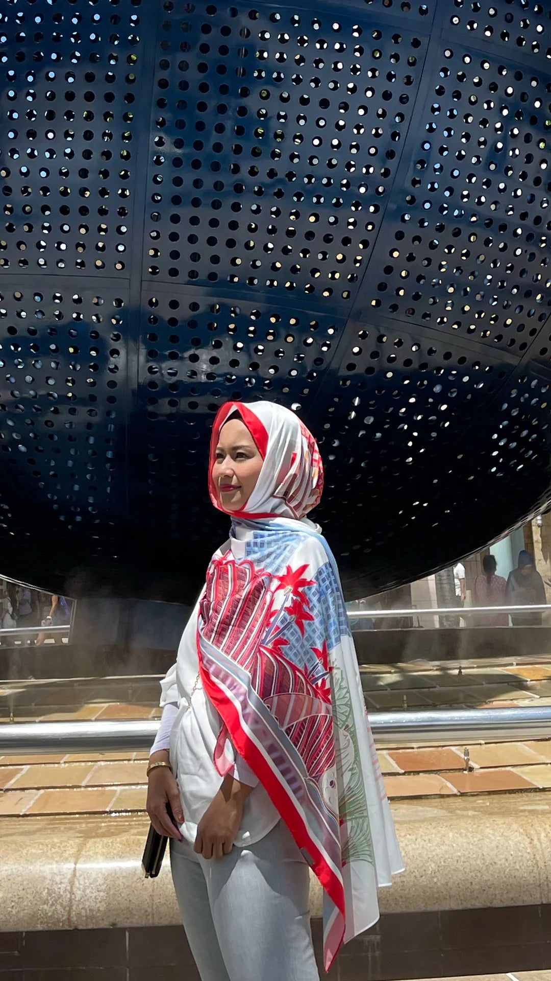 Shawl Singapura Skyline in Red