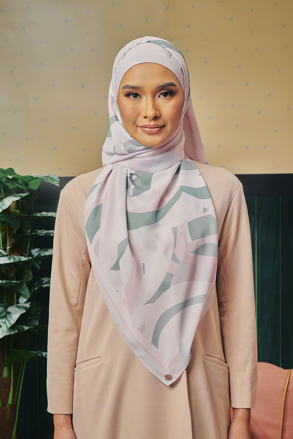 Durra Dalilah Instant Shawl in Dreamy Meadow