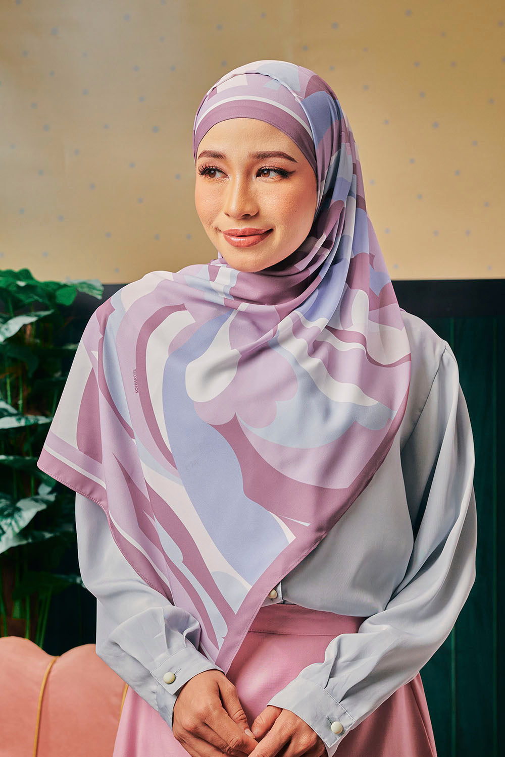 Durra Dalilah Instant Shawl in Enigmatic Rosewood