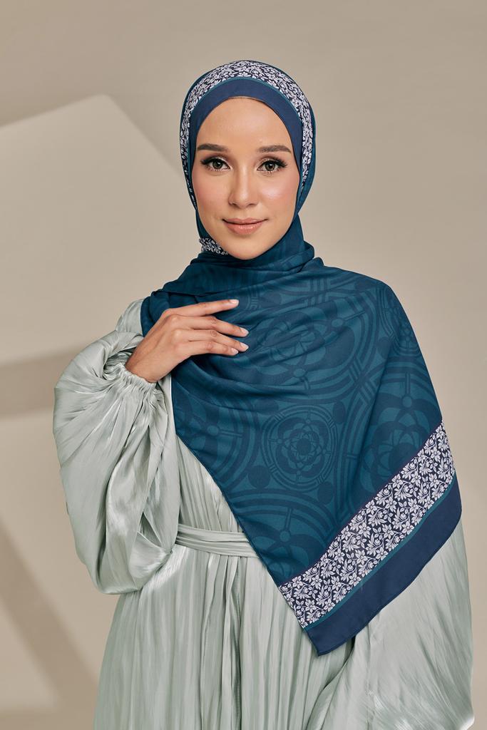 Durra Leanna Shawl in 05 Iconic Imperial