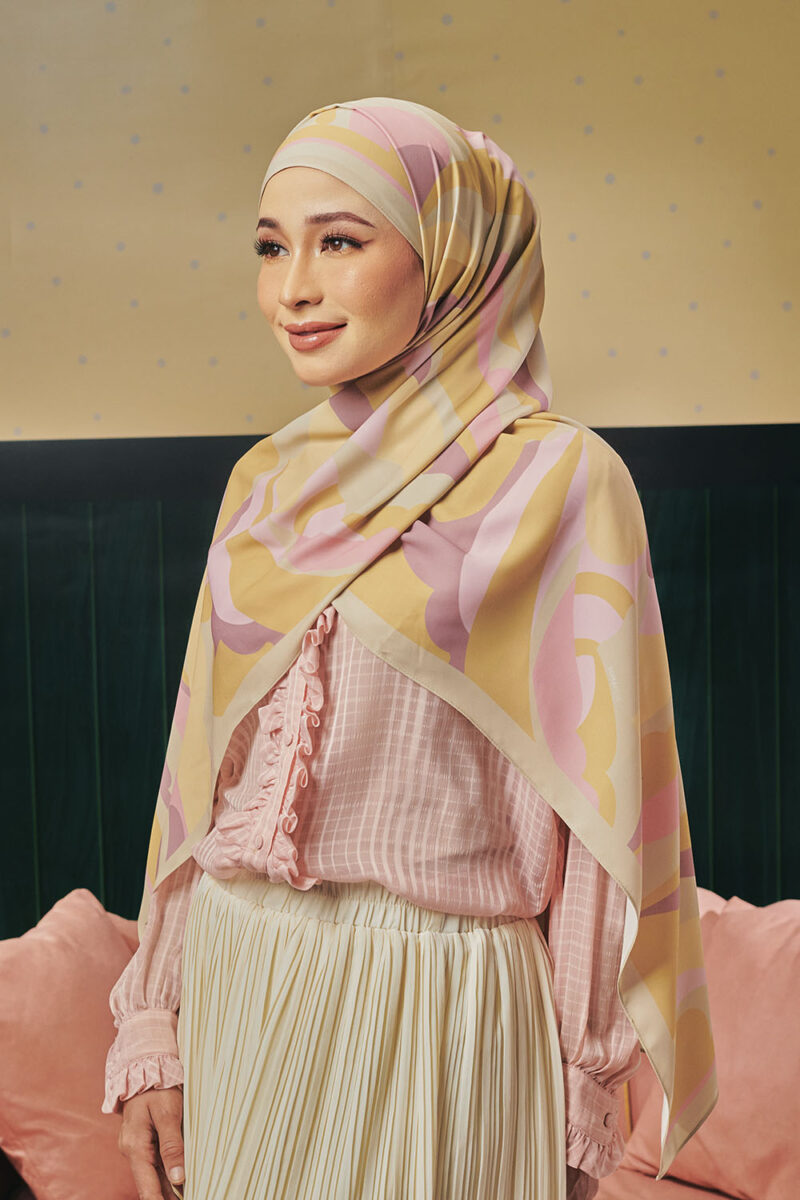 Durra Dalilah Long Shawl in Retro Flavours