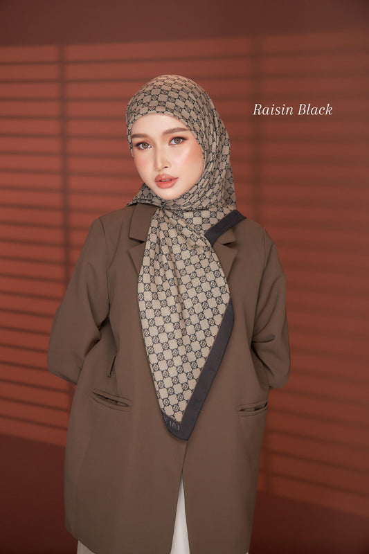 Lavish in Raisin Black