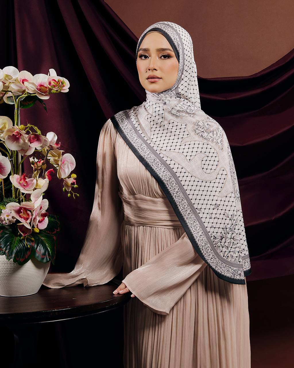 Giselle Yafa in White Black (Shawl)