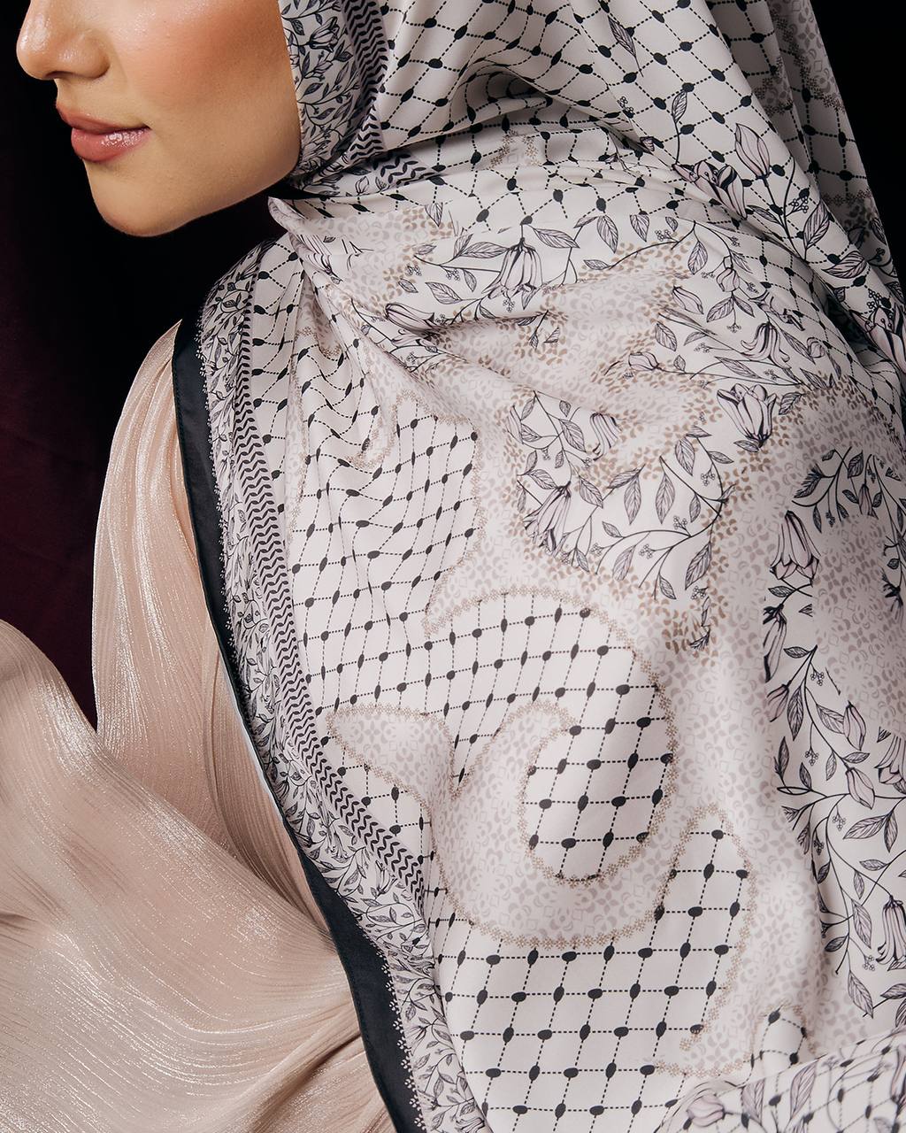 Giselle Yafa in White Black (Shawl)