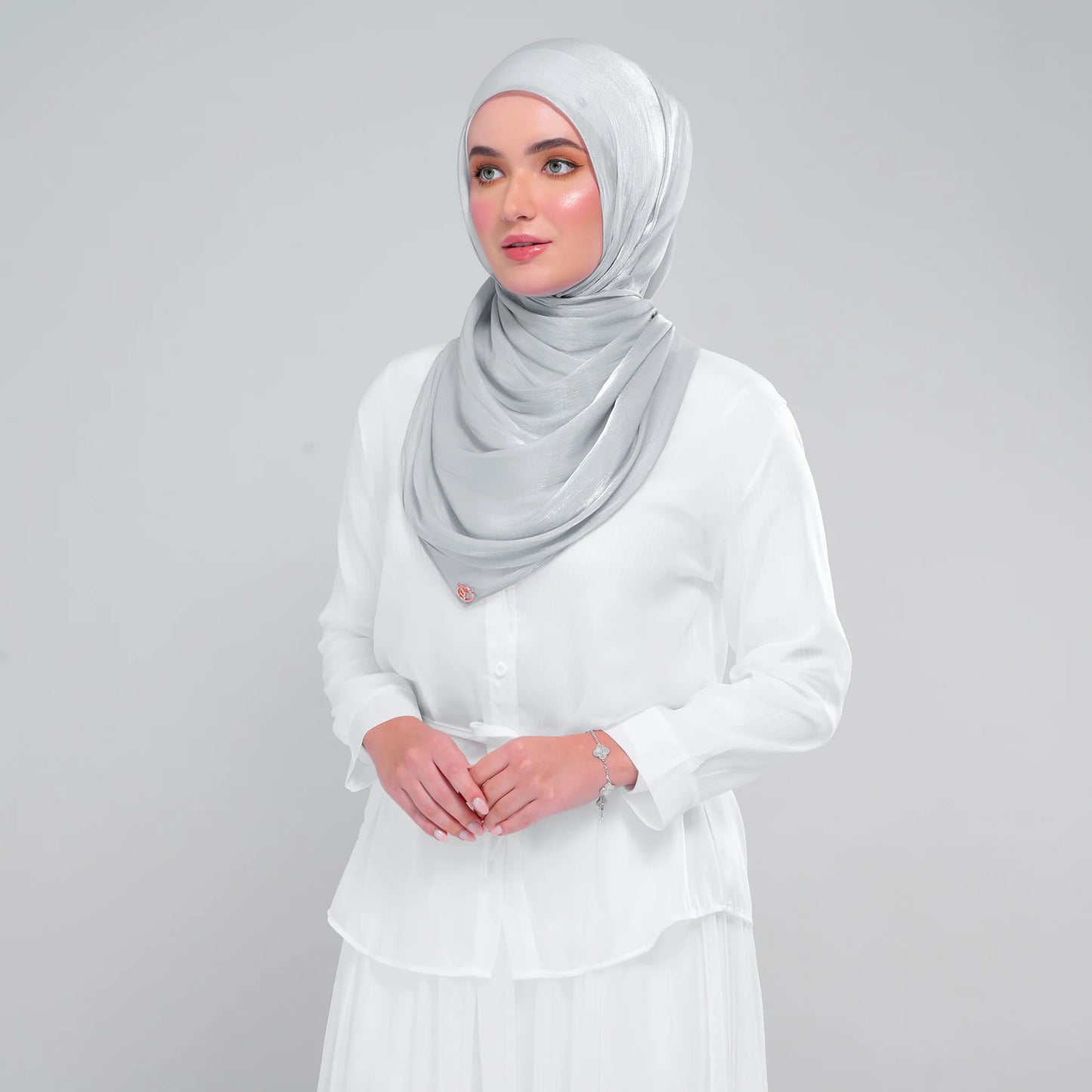 ‘NEW’ Raia Shawl | Ironless Shimmer in Light Grey