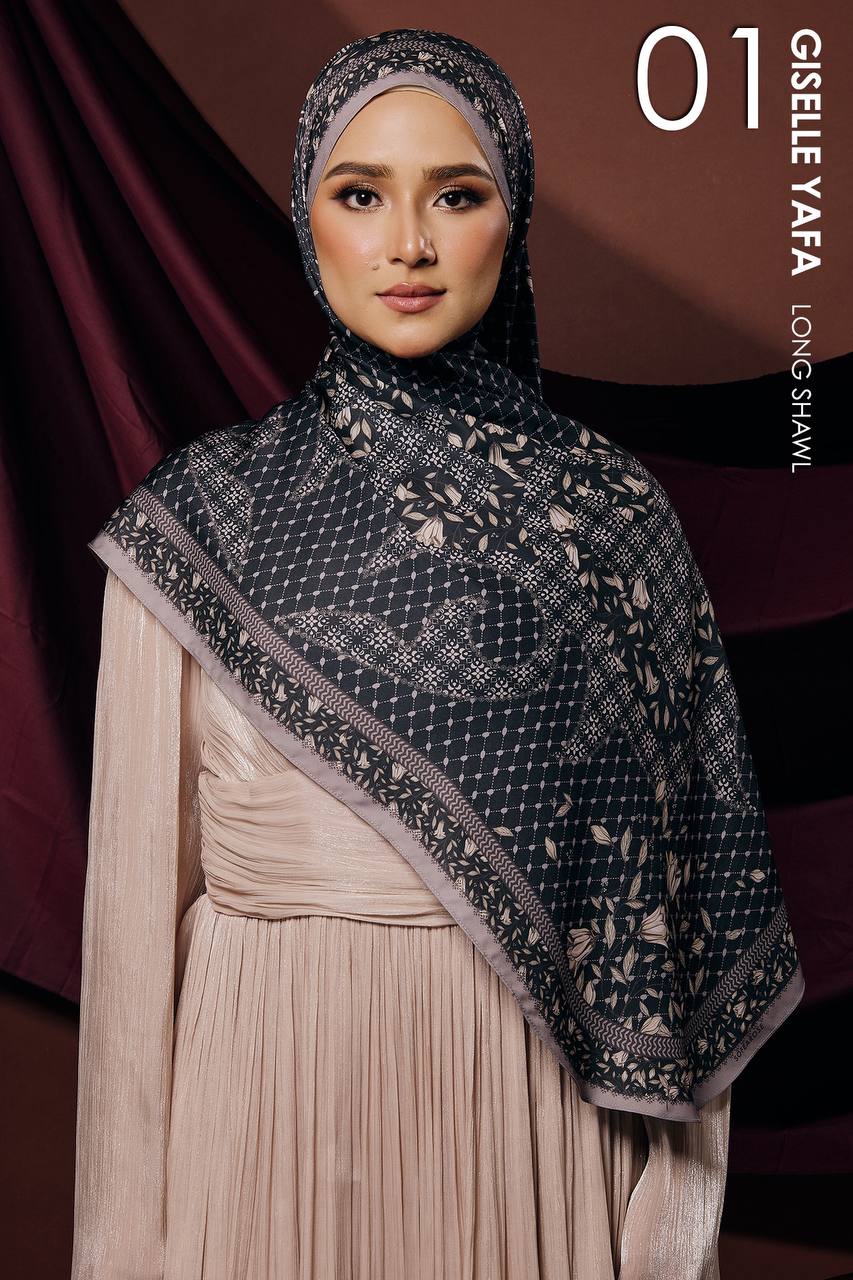 Giselle Yafa in Black (Shawl)