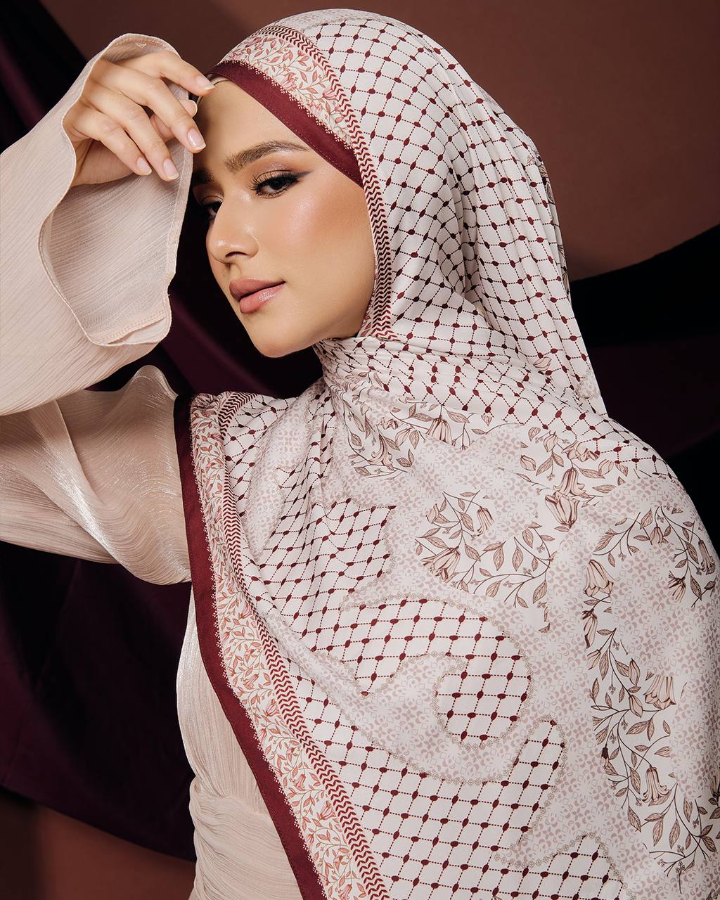 Giselle Yafa in White Maroon (Shawl)