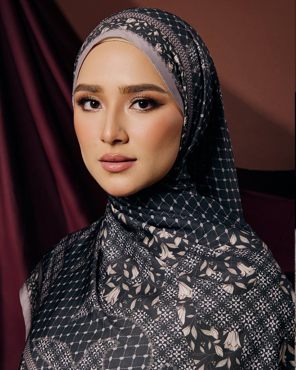 Giselle Yafa in Black (Shawl)