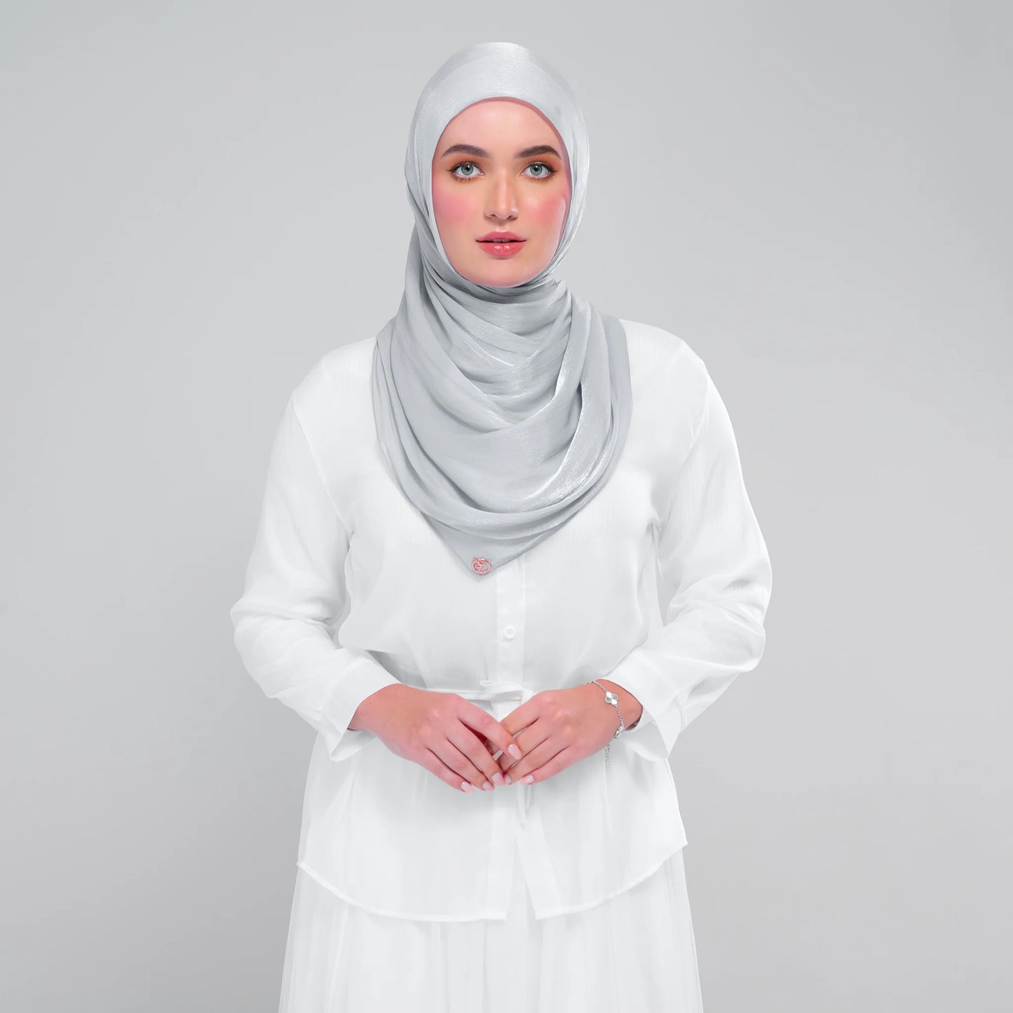 ‘NEW’ Raia Shawl | Ironless Shimmer in Light Grey