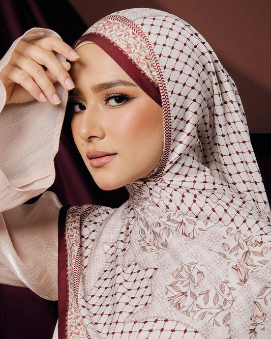 Giselle Yafa in White Maroon (Shawl)
