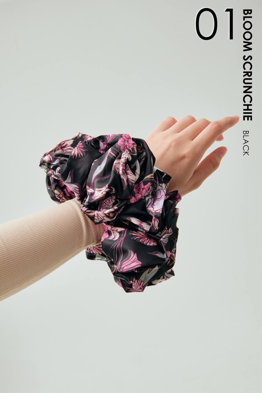 Poof & Bloom Scrunchie in Black