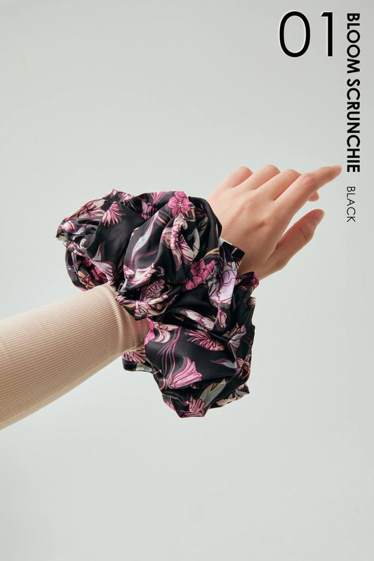 Poof & Bloom Scrunchie in Black