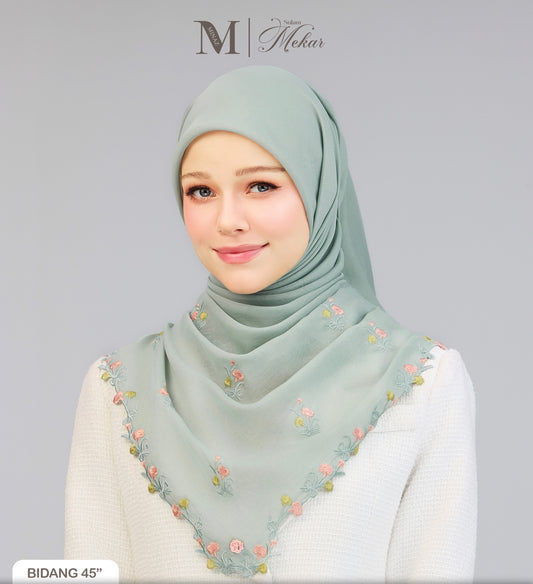 Sulam Mekar in Mint Blue 45”