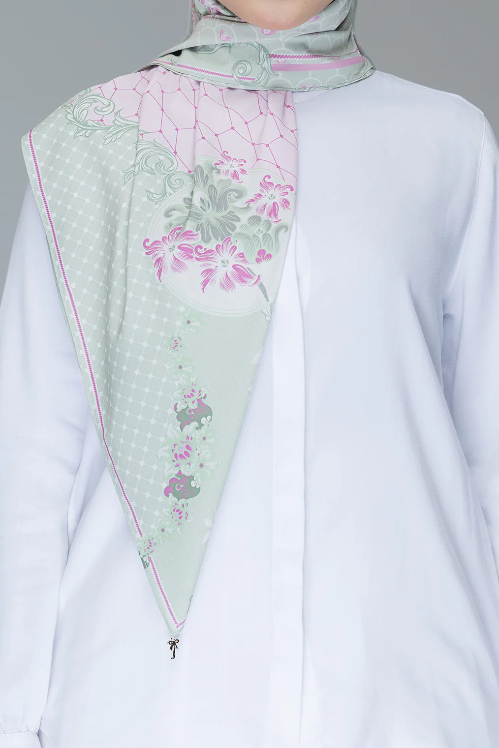 The English Tiles Square | Emilene in Green Pink