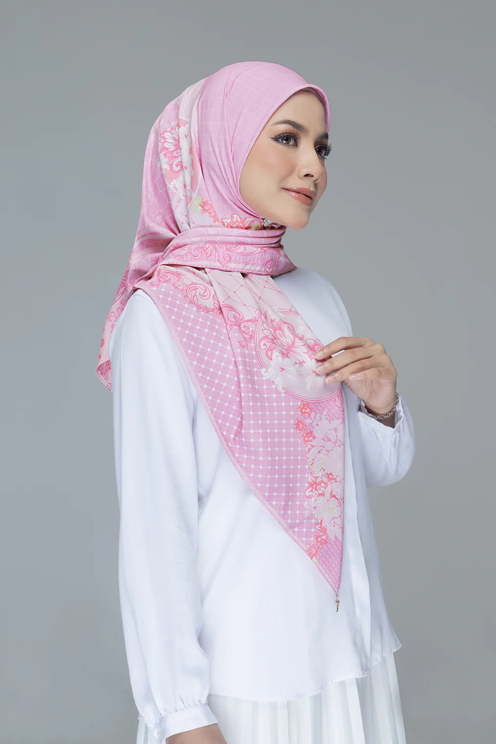 The English Tiles Square | Emilene in Pink