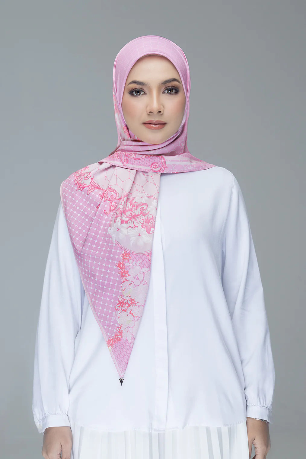 The English Tiles Square | Emilene in Pink