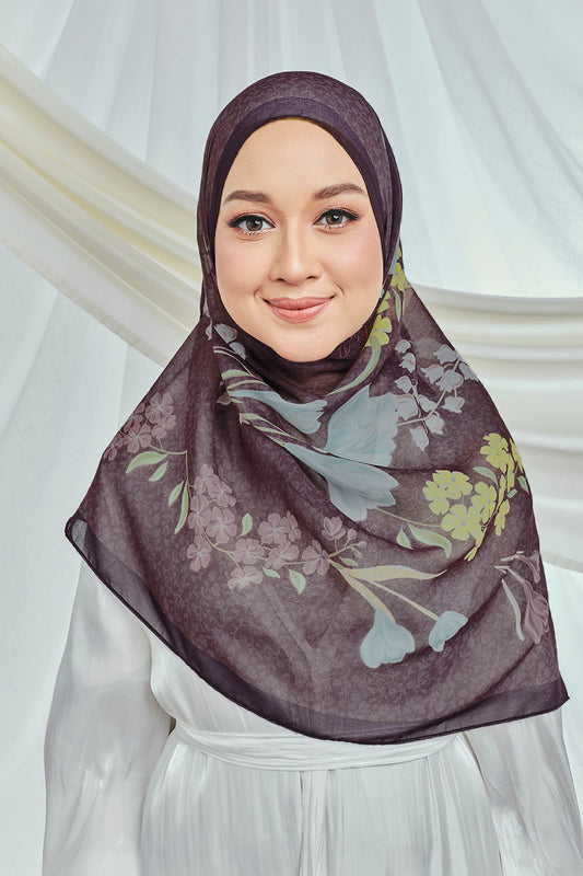 Nessa Alora in Cool Jules