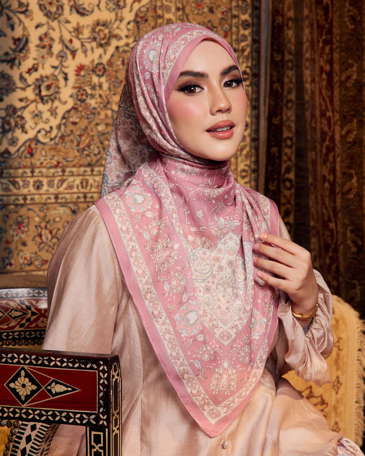 Sultana in Sandora Shawl