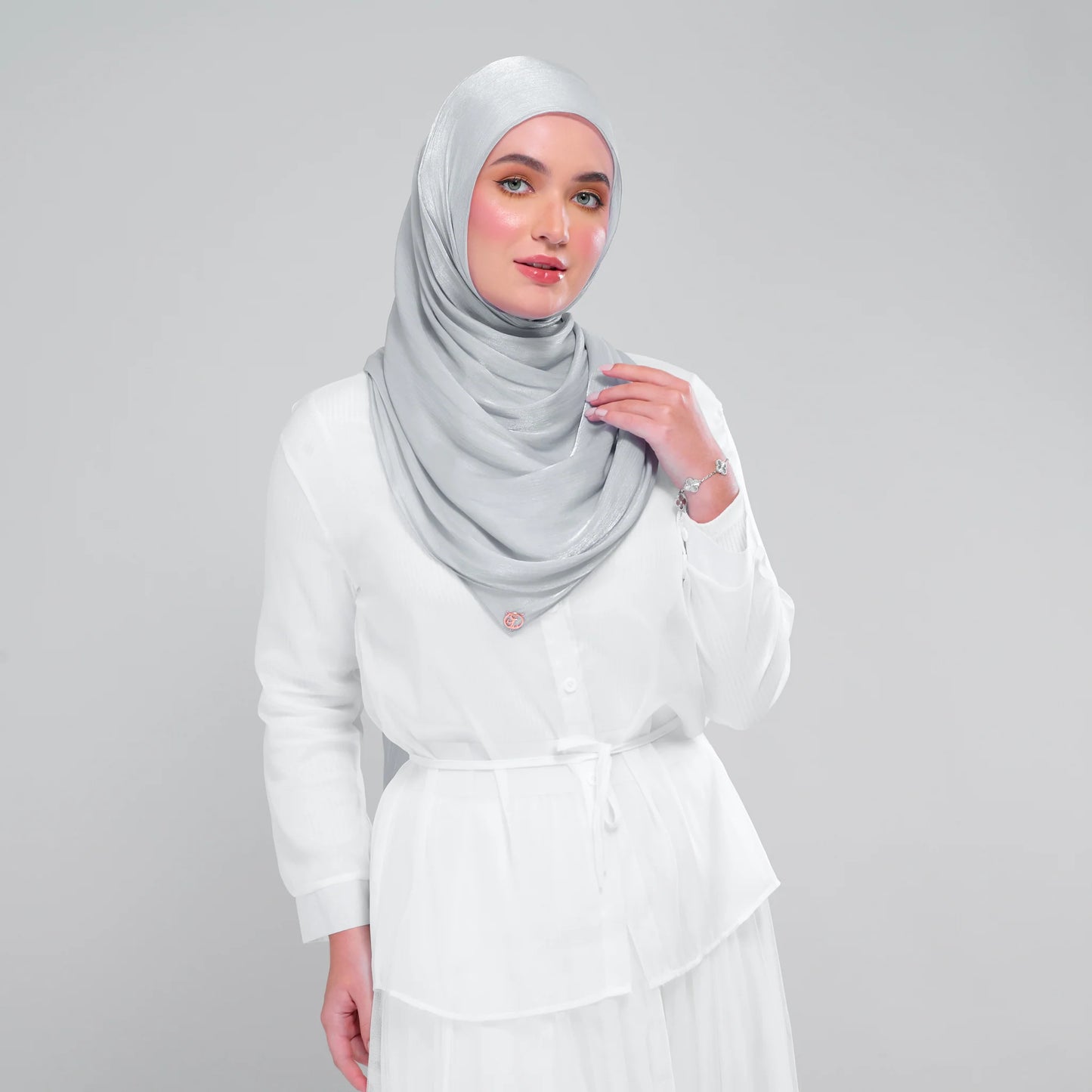 ‘NEW’ Raia Shawl | Ironless Shimmer in Light Grey