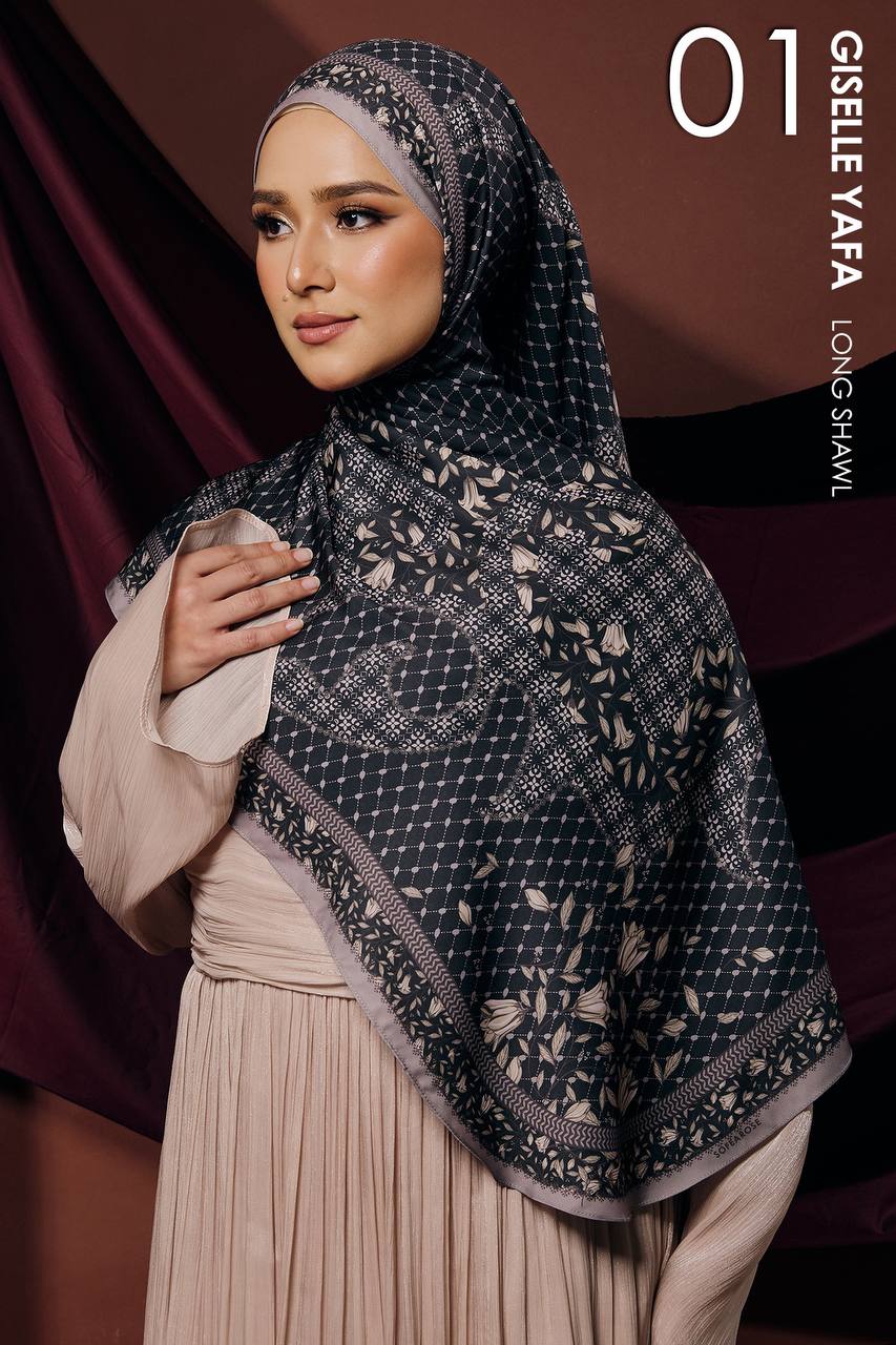 Giselle Yafa in Black (Shawl)