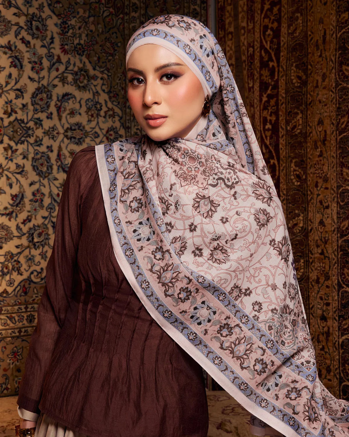 Sultana in Delara Shawl