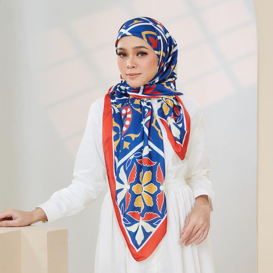 Ozel in Orange Blue Square