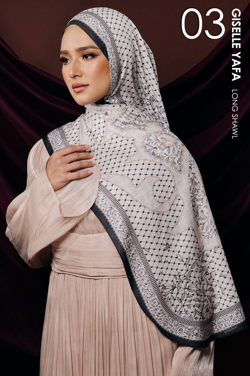 Giselle Yafa in White Black (Shawl)