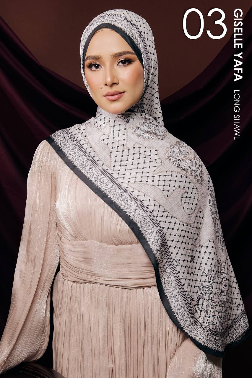 Giselle Yafa in White Black (Shawl)