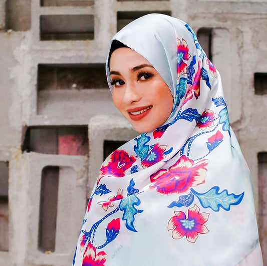 Canting in Kebaya