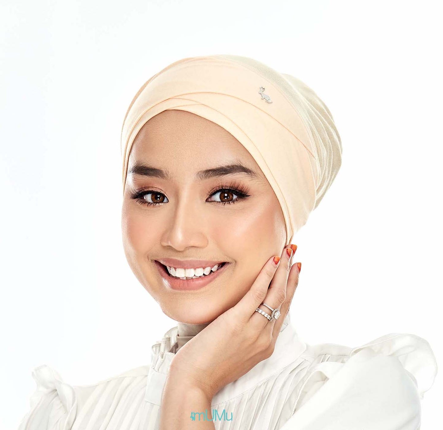 Criss Cross Snow Cap in Cream
