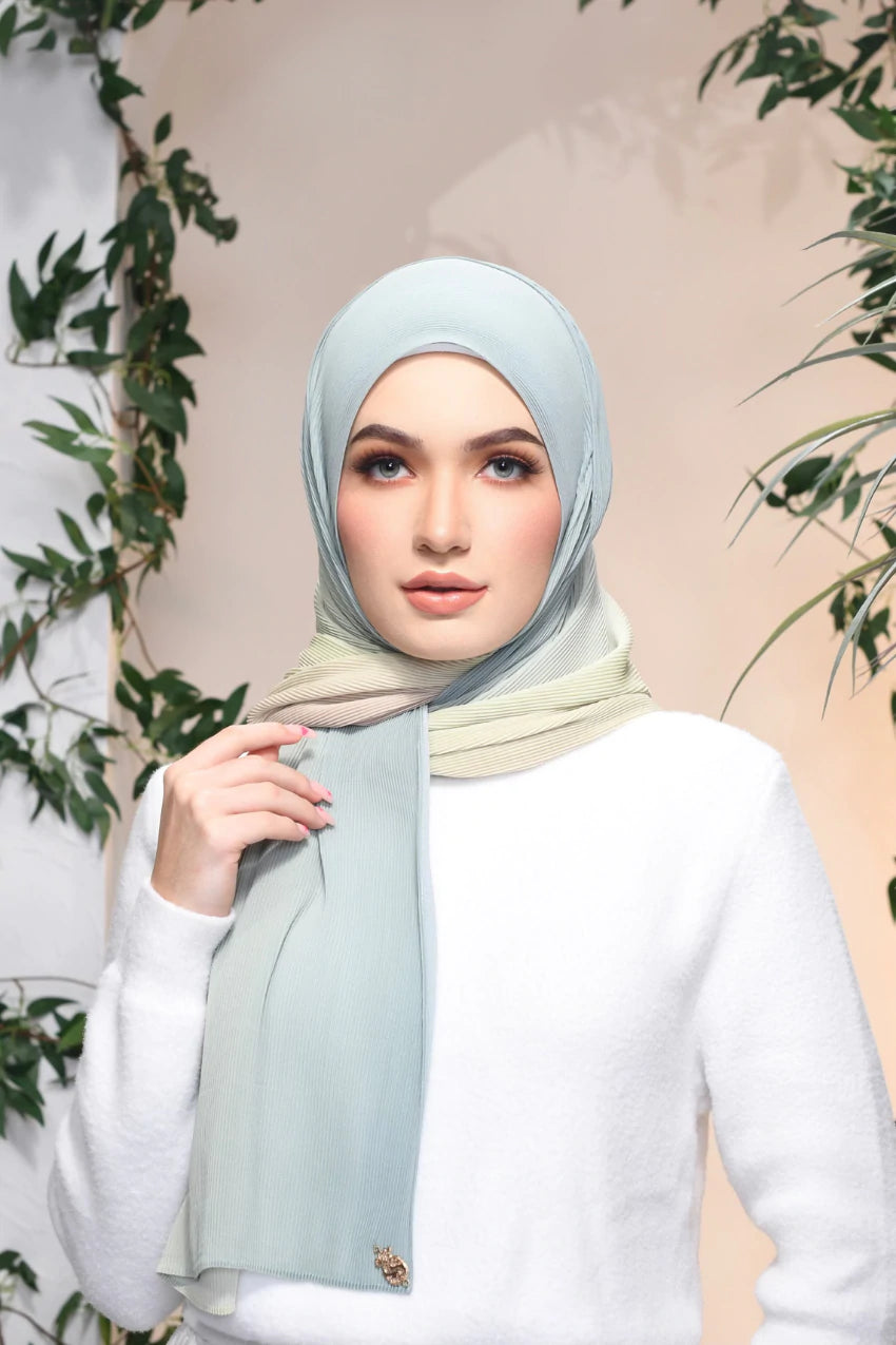 Ombre Lumiere in Lily
