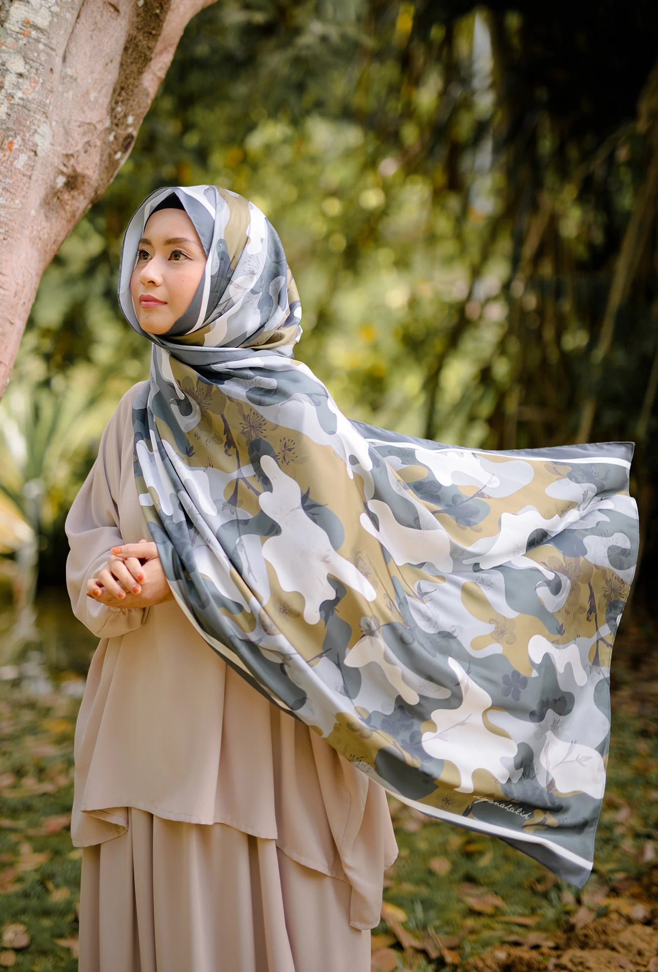 Spring Summer Camo Shawl in Nami Forest