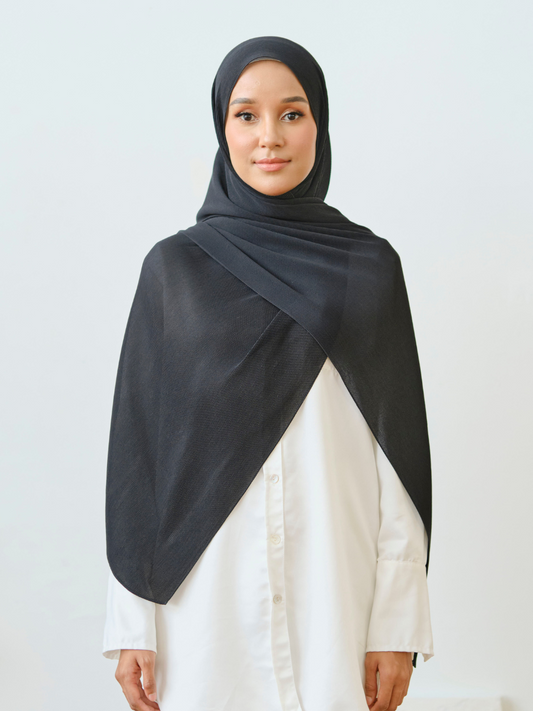 Amora Pleats 3.0 in Black